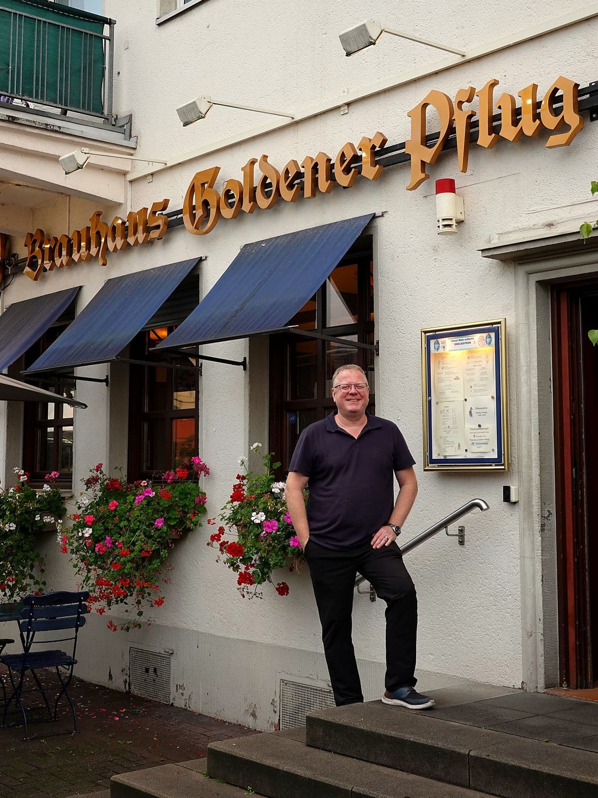 Sebastian Muscheid vor dem Brauhaus Goldener Pflug